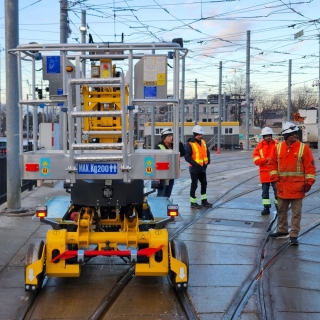 Top 5 Reasons To Use Rail Boom Lifts For Railway Maintenance